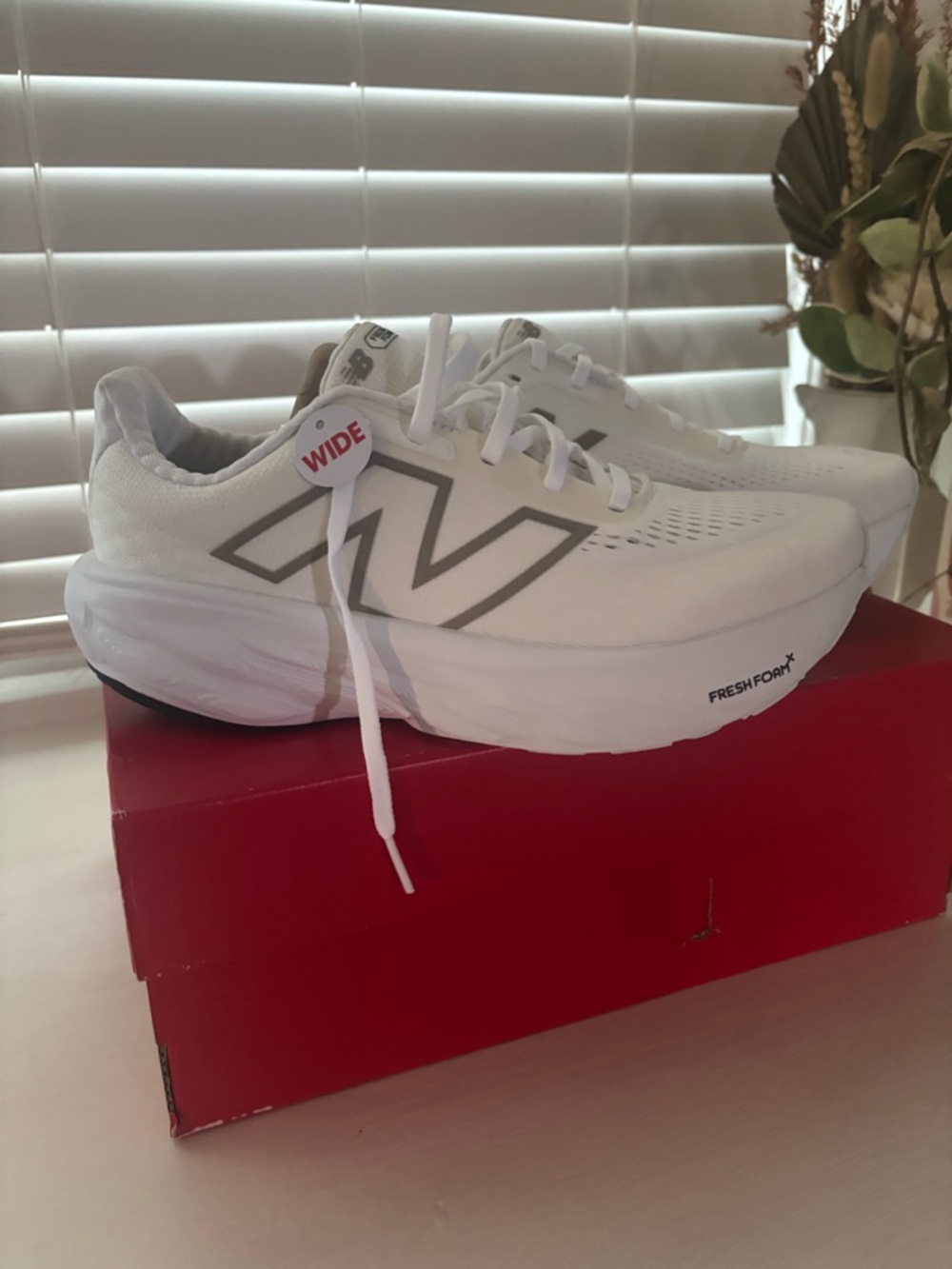 New Balance White and Gray Running Sneakers Woman’s Size 8 Wide